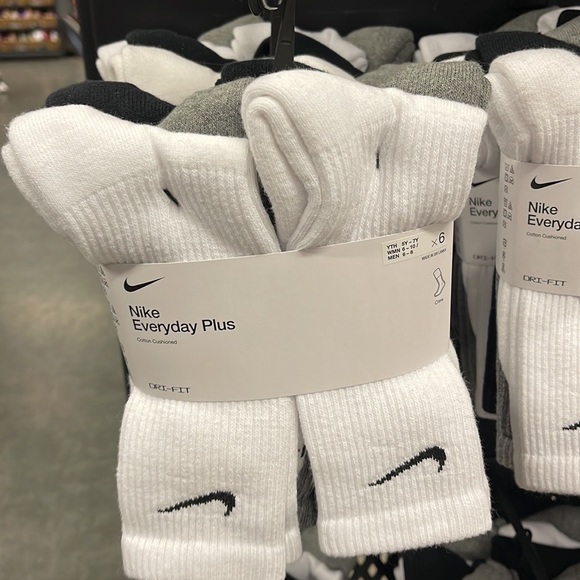 NIKE 
Training Crew Socks (6 Pairs)
Nike Everyday Cushioned

NWT - Picture 10 of 16